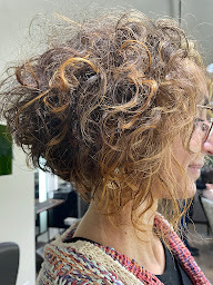 Photo n°3 de Kosmos Coiffure à Uzès (Salon de coiffure)