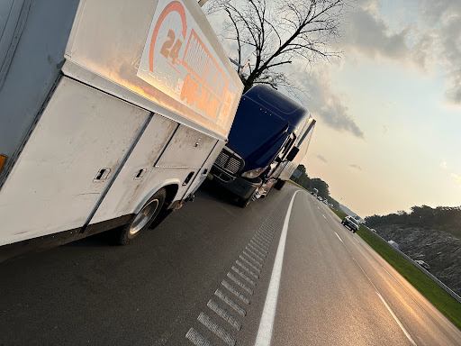 24HR Mobile TRUCKs & Tires REPAIRS LLC. RoadSide Assistance/Roadside Service