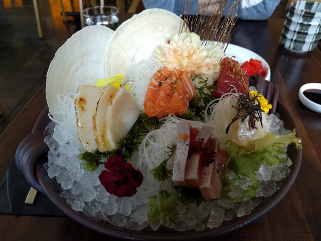 Eight Sushi Lounge
