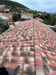 Photo n°2 de Couvreur Toiture Glaudio à Montpellier (Service de lavage haute pression)