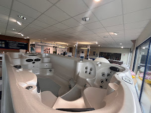 Photo n°5 de Larcher Piscines / l'esprit piscine /Jacuzzi® / Sauna / Hammam à Deauville (Magasin de matériel pour piscines)