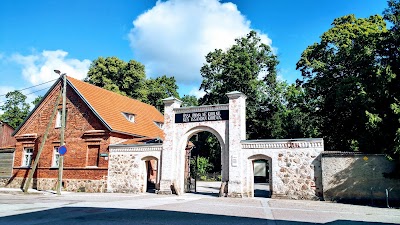 Photos of Raadi Cemetery