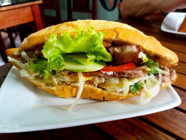 Bánh mì Phượng