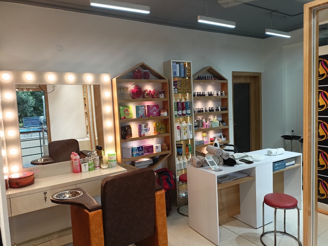Q3 Salon
