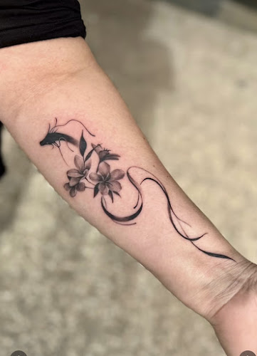 Comentarii opinii despre Beautiful People Tattoo Studio - Τατουάζ - Περιστέρι