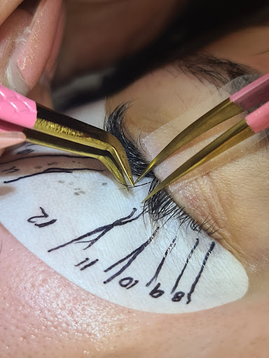 More than lashes - Visual