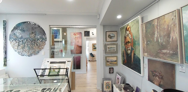 https://www.instagram.com/zeayou_gallery/