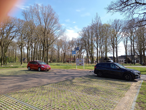 Parkeerplaats eendenvijver