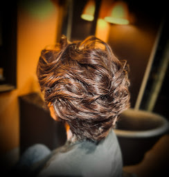 Photo n°32 de LAZZARO FRANCO - Private Hairdresser - Boudoir à Paris (Salon de coiffure)