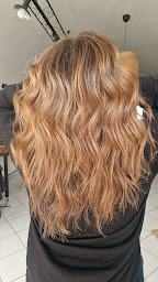 Photo n°9 de Le Petit Salon by Manon à Porte-de-Savoie (Salon de coiffure)