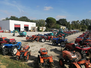 Photo n°1 de Halle au tract à Sauveterre (Fournisseur de matériel agricole)