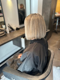 Photo n°58 de le salon 27 à Paris (Salon de coiffure)