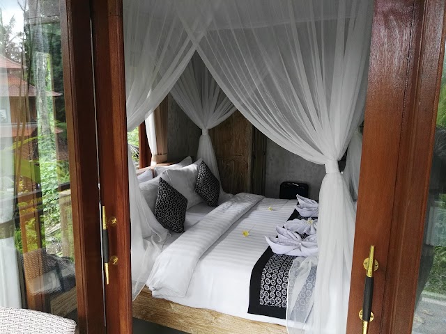 Adi Bisma Inn