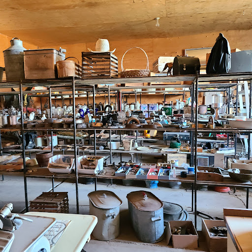 Antique Yard - Visual