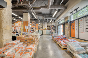 Photo n°2 de La Plateforme du Bâtiment - PARIS 11e - BD JULES FERRY à Paris (Magasin de vêtements professionnels)