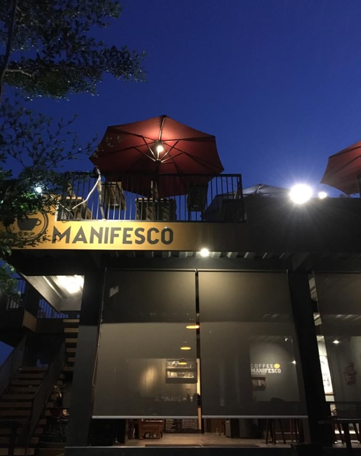 Manifesco Cafe & Resto