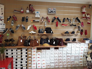 Photo n°2 de Cordonnerie Serrurerie Bouget à Guingamp (Serrurier)