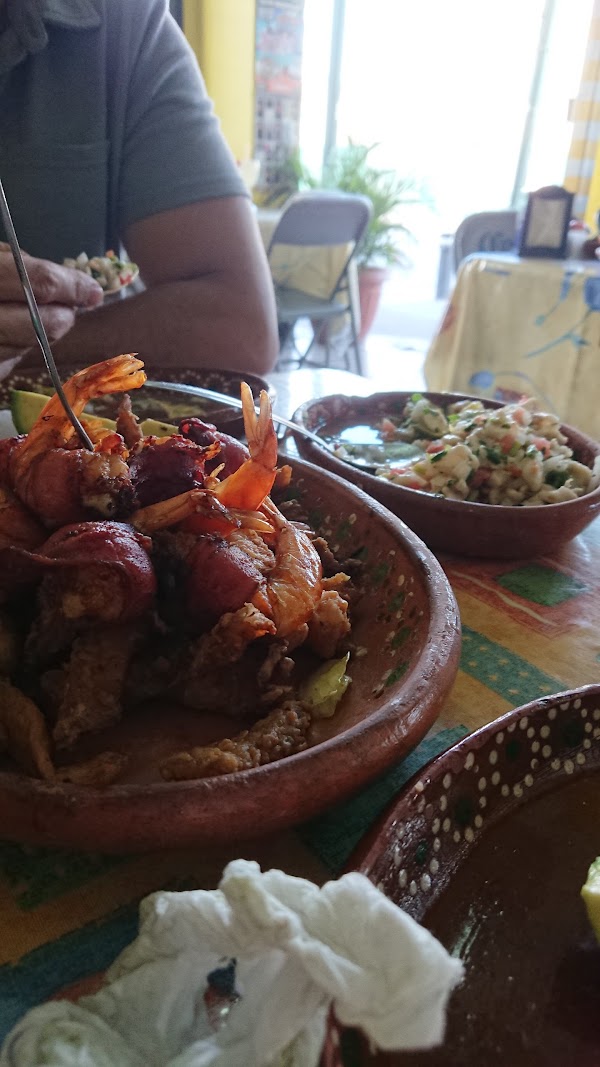 Restaurant de Mariscos Las Cuchupetas de Trino, Av. Cristóbal Colón 652,  Mexicaltzingo, 44180 Guadalajara, Jal., México