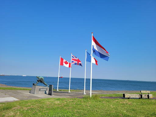 Uncle Beach Memorial Vlissingen - Thumbnail