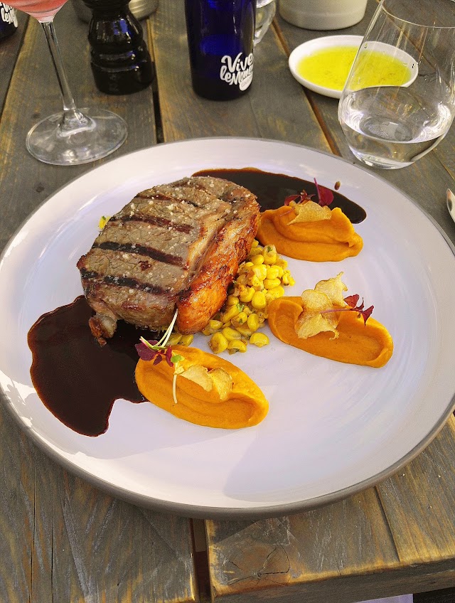 Restaurant DOM Grill Kitchen Bar