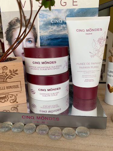 Comentarii opinii despre Mademoiselle Bonjour Institut Beauté & Bien-être