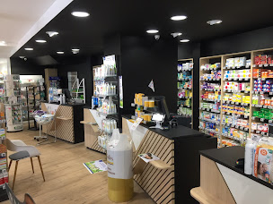 Photo n°2 de Pharmacie Centrale Pavot à Solesmes (Pharmacie)