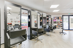 Photo n°12 de Linéa Coiffure à Saint-Pierre-du-Mont (Salon de coiffure)