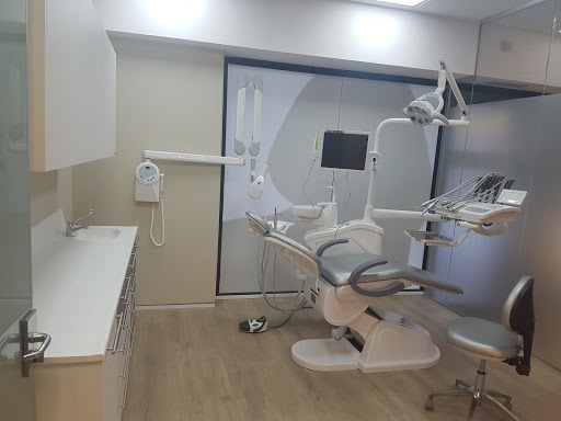 Clínica dental Montbui BCN