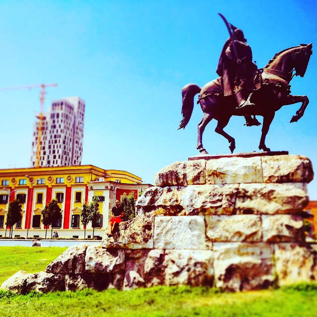 Skanderbeg Square