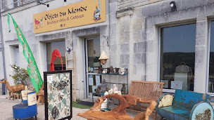 Photo n°2 de Objets du Monde à Saint-Clément-des-Levées (Magasin)