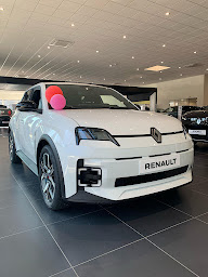 Photo n°8 de RENAULT GRENOBLE FONTAINE - BYmyCAR à Fontaine (Borne de recharge de véhicules électriques)