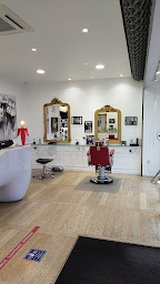 Photo n°22 de Gomina bis coiffure à Gien (Salon de coiffure)