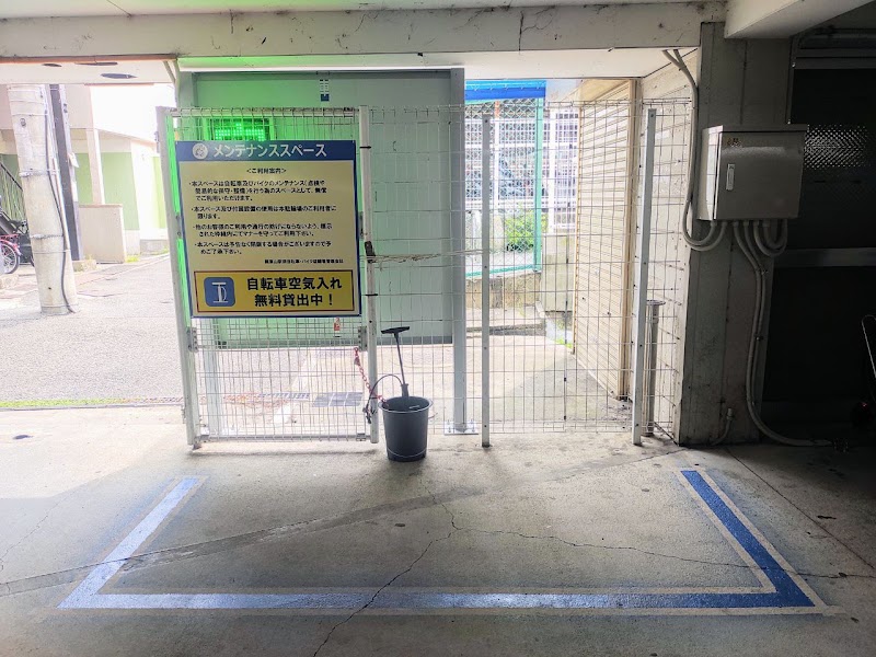 瓢箪山駅前 自転車・バイク駐輪場