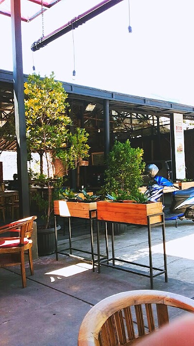 Photos of Big Burger & Saung Mina Wangi