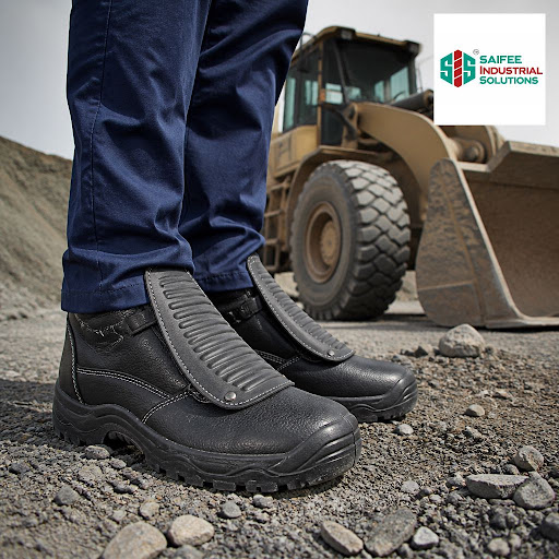 Heavy machinery work demands more than regular footwear. At Saifee Industrial Solutions in Bengal… post image