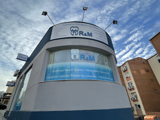 Clínica Dental R&M Logo