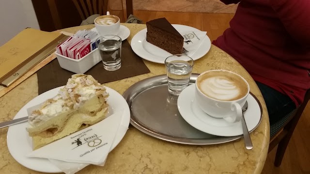 Cafe Gelateria Riedl Glurns