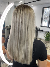 Photo n°13 de Salon Colorista coiffeur expert coloriste à Cavaillon (Salon de coiffure)