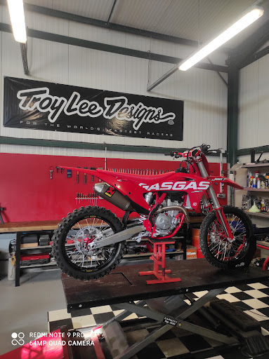 Max Bikes