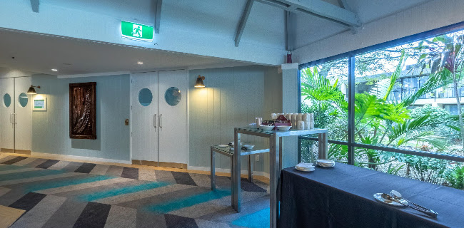 Holiday Inn Auckland Airport Open Times