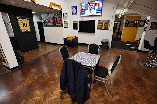 Ambers' Bar - Visual