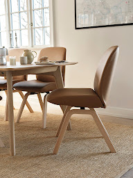 Photo n°27 de Espace Stressless Oyonnax - Fauteuil relax - Canapés à Arbent (Magasin de meubles de bureau)