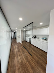 Photo n°4 de Dr Elisa CHOUKROUN, Chirurgien-dentiste Saint-Laurent-du-Var à Saint-Laurent-du-Var (Dentiste)