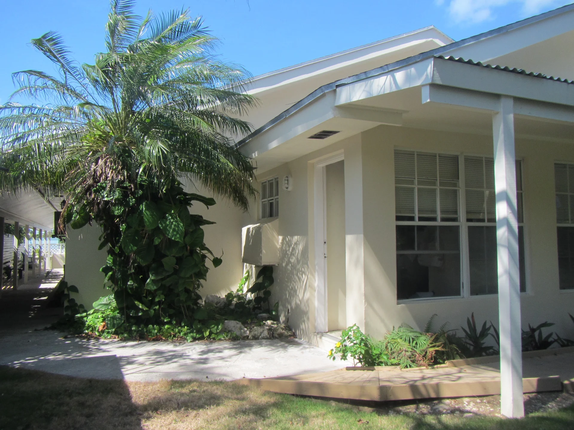 Island Breezes Hotel