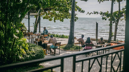 Chill Inn Lipanoi Hostel and Beach Cafe