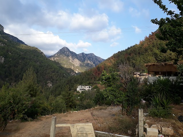 Chouwen yahchouch river