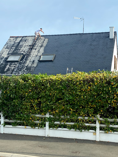 OUEST peinture ravalement, Couverture, Nettoyage Démoussage de toiture à Angers 49000