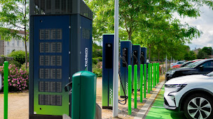 Photo n°5 de Borne de recharge e-Totem à Saint-Priest-en-Jarez (Borne de recharge de véhicules électriques)