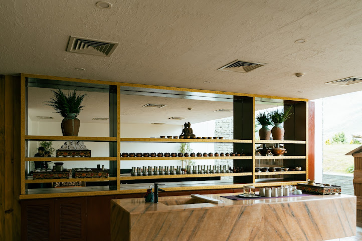 Shinta Mani Mustang by null