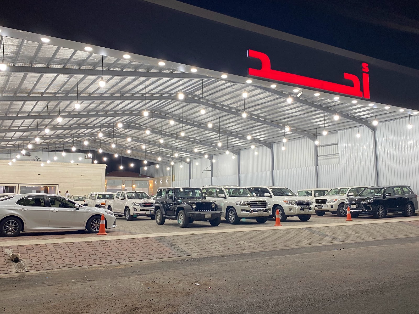 معرض احد للسيارات - صورة 2